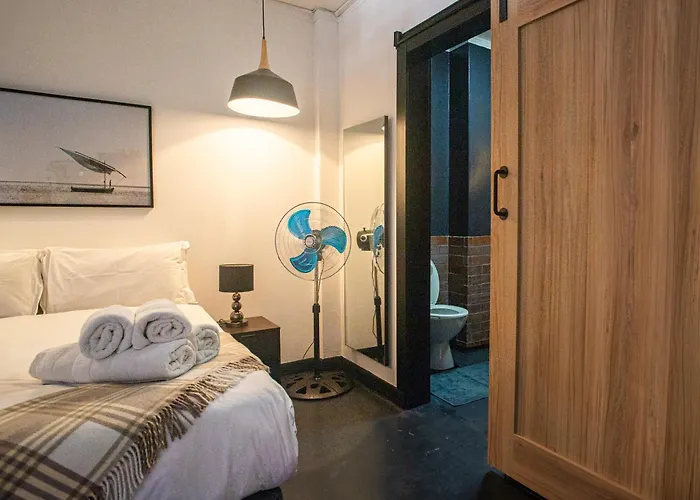 Four Seasons - Stunning Apartment In The Heart Of Town!